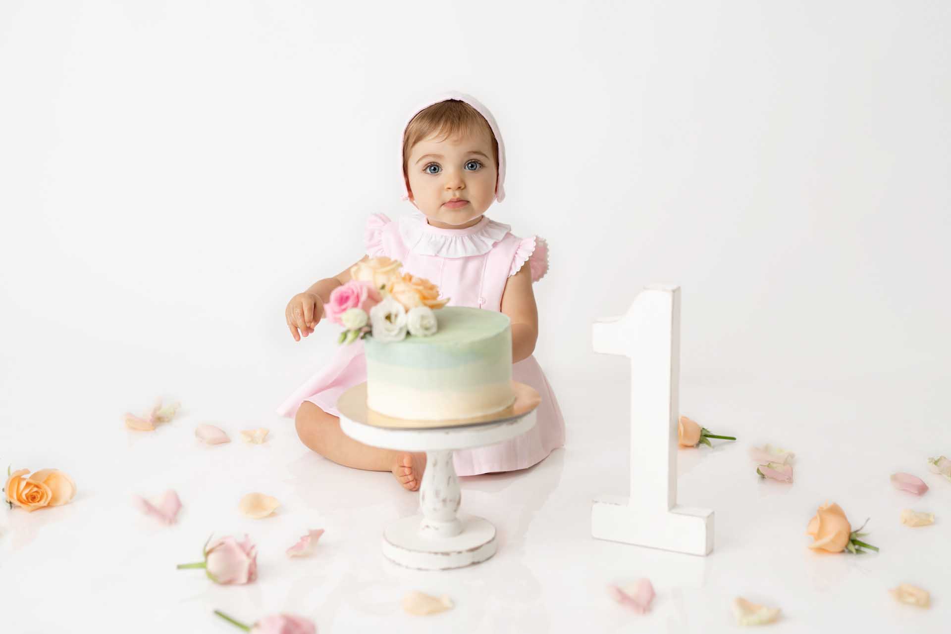 Écrasez le gâteau avec une petite princesse